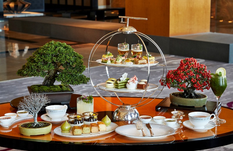 東洋と西洋の融合をテーマにした「East Meets West Afternoon Tea」を提供。館内には、「大宮盆栽」の名品十数点の展示もの画像1