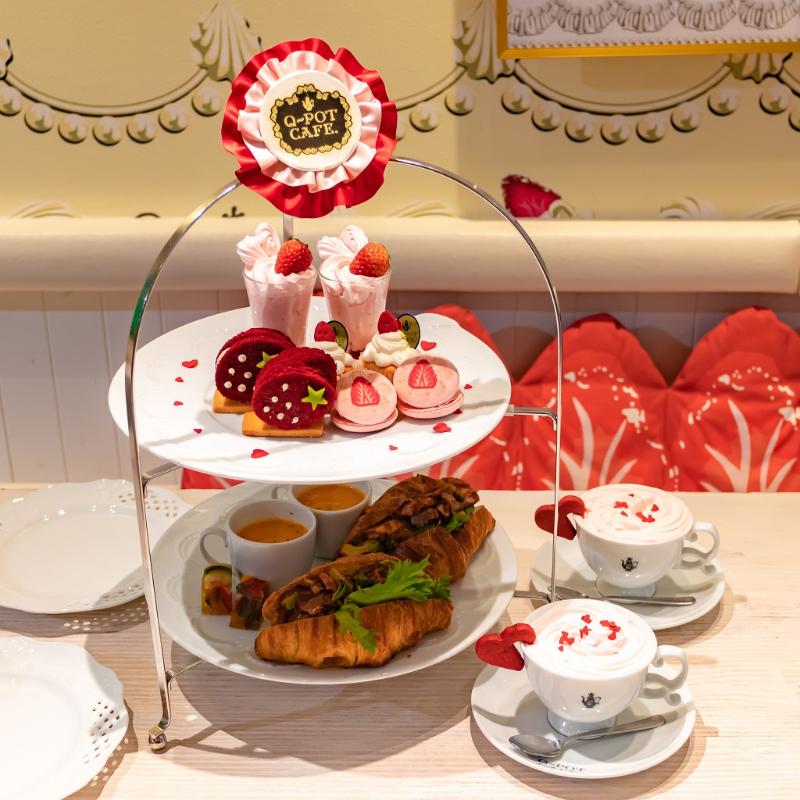 Q-pot CAFE.の“いちご”一会♡ 苺のアフタヌーンティーセットのスタンド画像