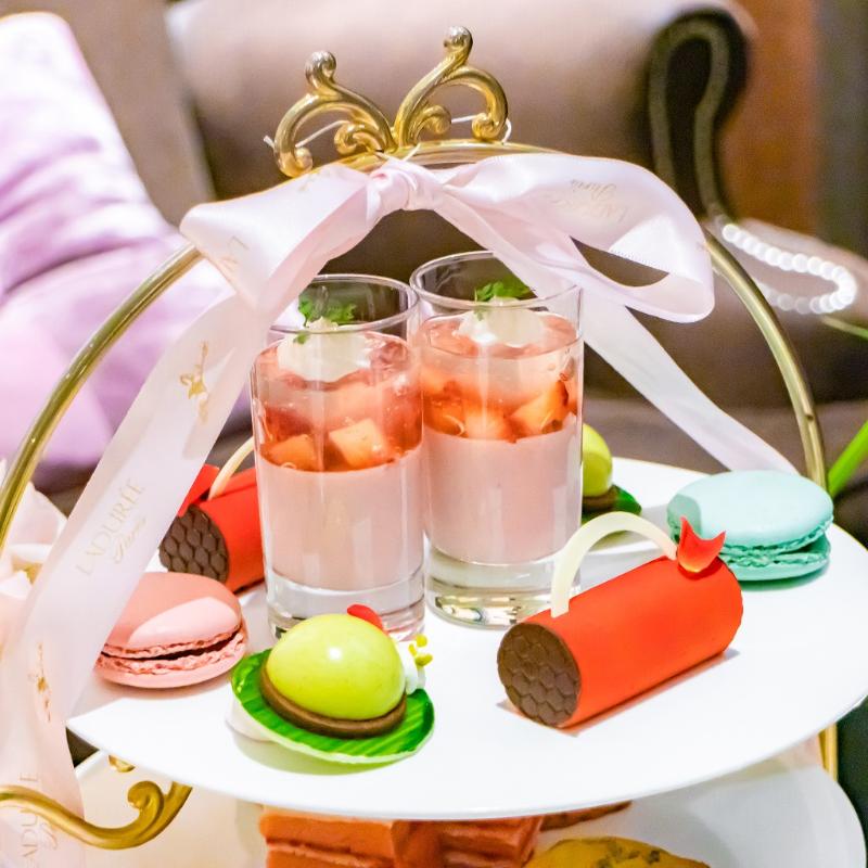 ニューヨークラウンジ／ホテルインターコンチネンタル東京ベイのストロベリーアフタヌーンティーwith LADURÉE　～マリー・アントワネットの世界～のスタンド1段目画像