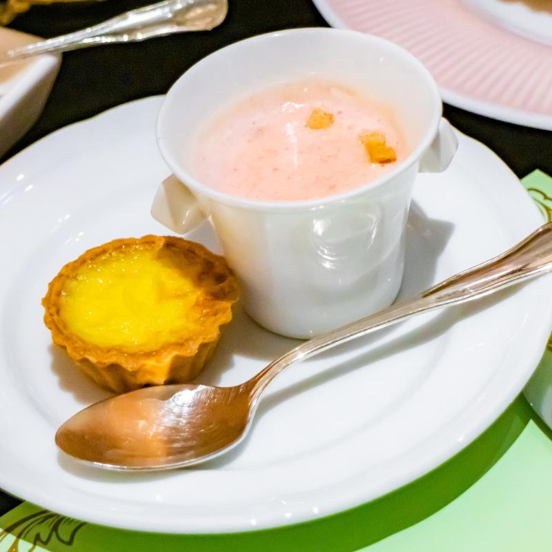 ニューヨークラウンジ／ホテルインターコンチネンタル東京ベイのストロベリーアフタヌーンティーwith LADURÉE　～マリー・アントワネットの世界～のスタンドその他プレート1画像