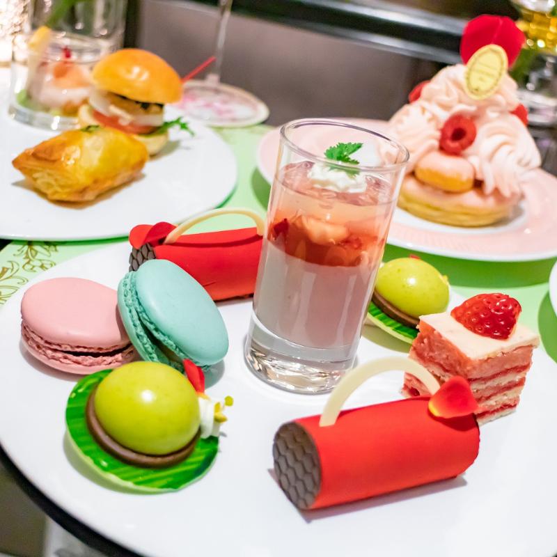 ニューヨークラウンジ／ホテルインターコンチネンタル東京ベイのストロベリーアフタヌーンティーwith LADURÉE　～マリー・アントワネットの世界～のスイーツ画像