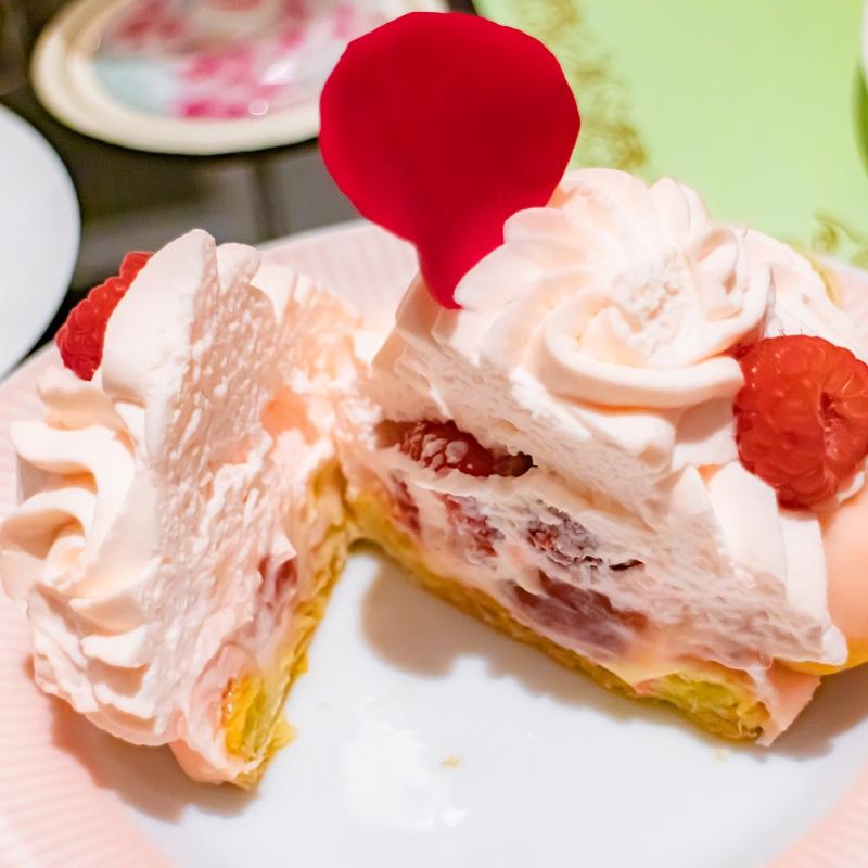 ニューヨークラウンジ／ホテルインターコンチネンタル東京ベイのストロベリーアフタヌーンティーwith LADURÉE　～マリー・アントワネットの世界～のスイーツ追加1画像