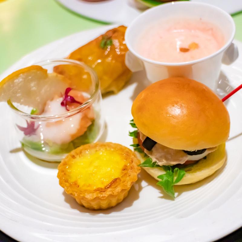 ニューヨークラウンジ／ホテルインターコンチネンタル東京ベイのストロベリーアフタヌーンティーwith LADURÉE　～マリー・アントワネットの世界～のセイボリー画像
