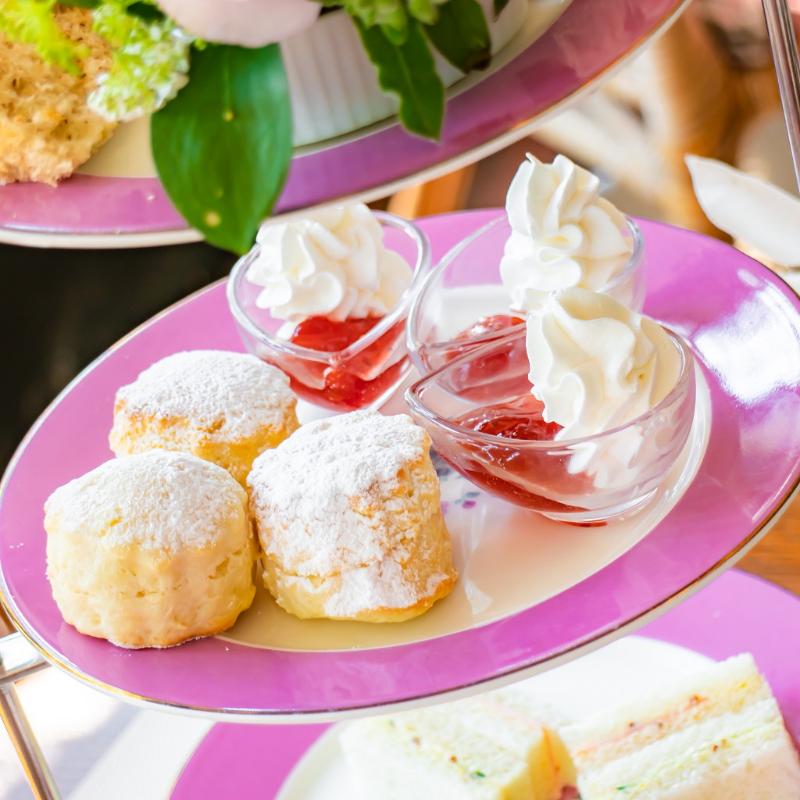 アリスの茶屋のオリジナルランチプレートのアフタヌーンティーセットのスタンド2段目画像
