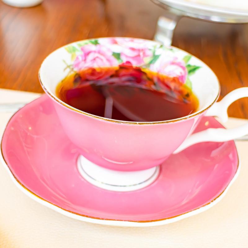 アリスの茶屋のオリジナルランチプレートのアフタヌーンティーセットの飲み物画像
