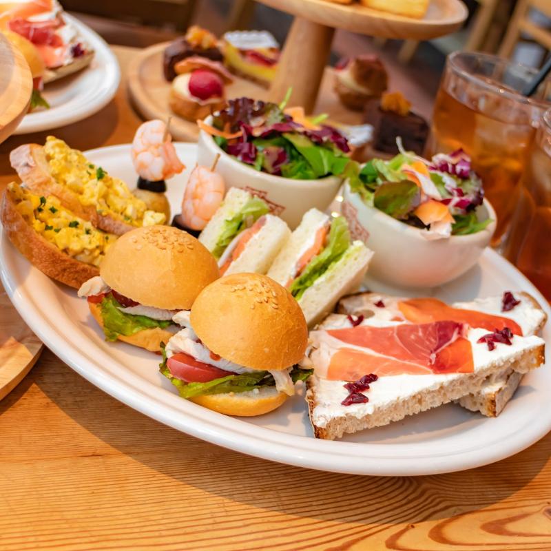 ルパンコティディアン東京ミッドタウン店のルパンコティディアン スペシャルアフタヌーンティーのスタンドその他プレート1画像