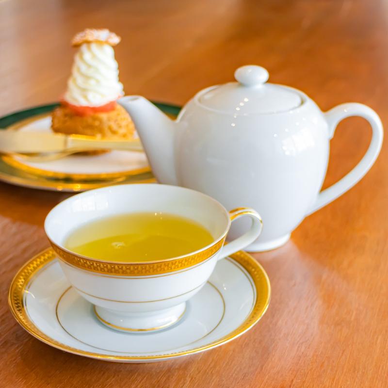 蔵前の喫茶 半月で季節のシュークリームとお茶の画像
