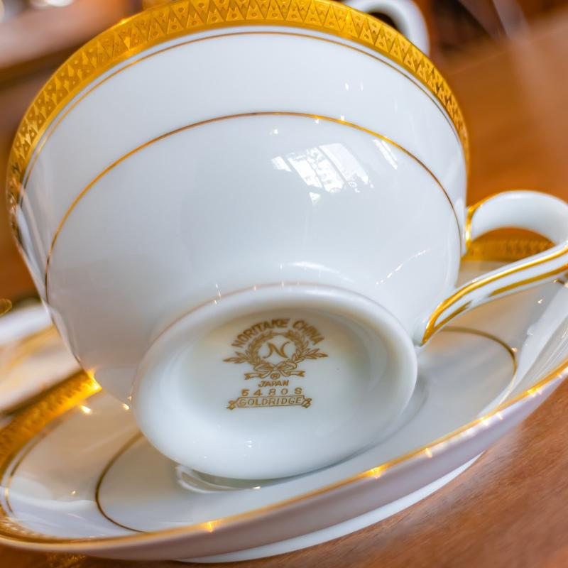 蔵前の喫茶 半月で季節のシュークリームとお茶の画像