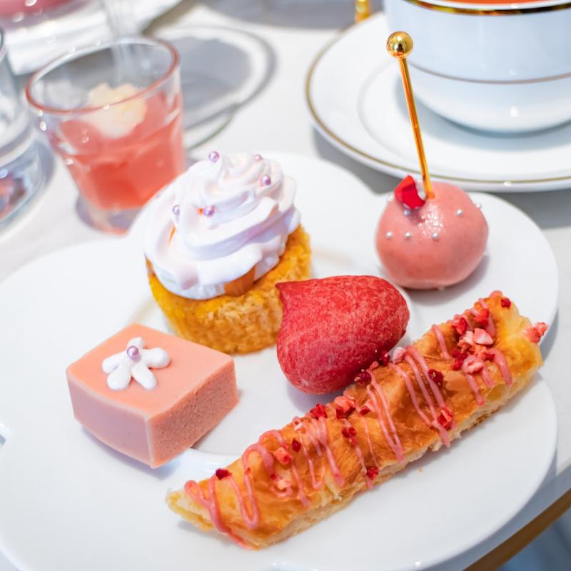 Bellflowerのピンクローズアフタヌーンティーのスイーツ画像