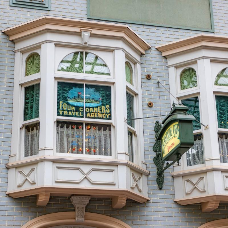 東京ディズニーランドのイーストサイドカフェで40周年スペシャルメニューを堪能の画像