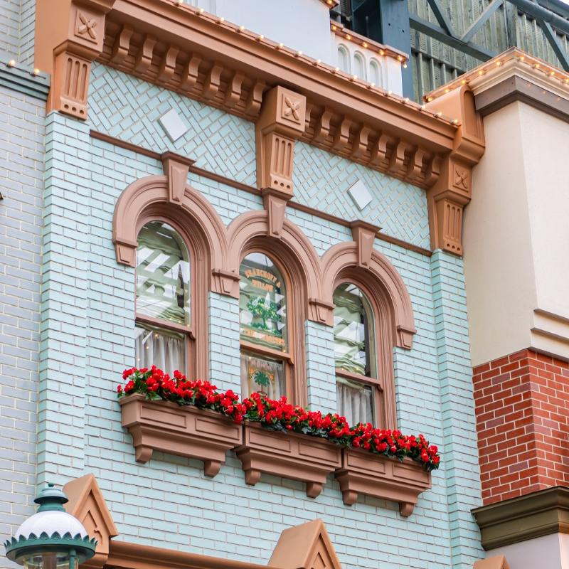 東京ディズニーランドのイーストサイドカフェで40周年スペシャルメニューを堪能の画像