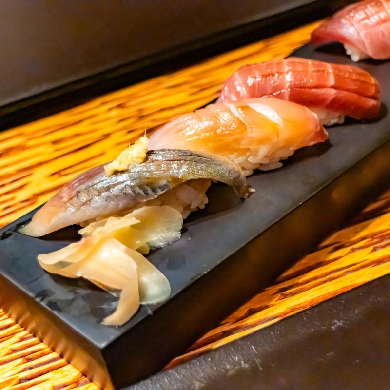 鮨 輝らくでお寿司のティーペアリングを堪能の画像