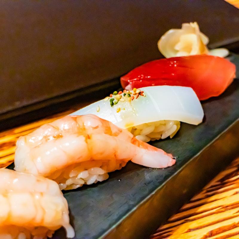 鮨 輝らくでお寿司のティーペアリングを堪能の画像