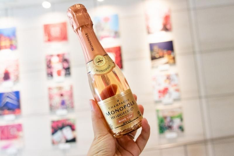 KIOI ROSE WEEK 2019で入選した副賞のシャンパンと写真展示＊2019年8月のメイン画像
