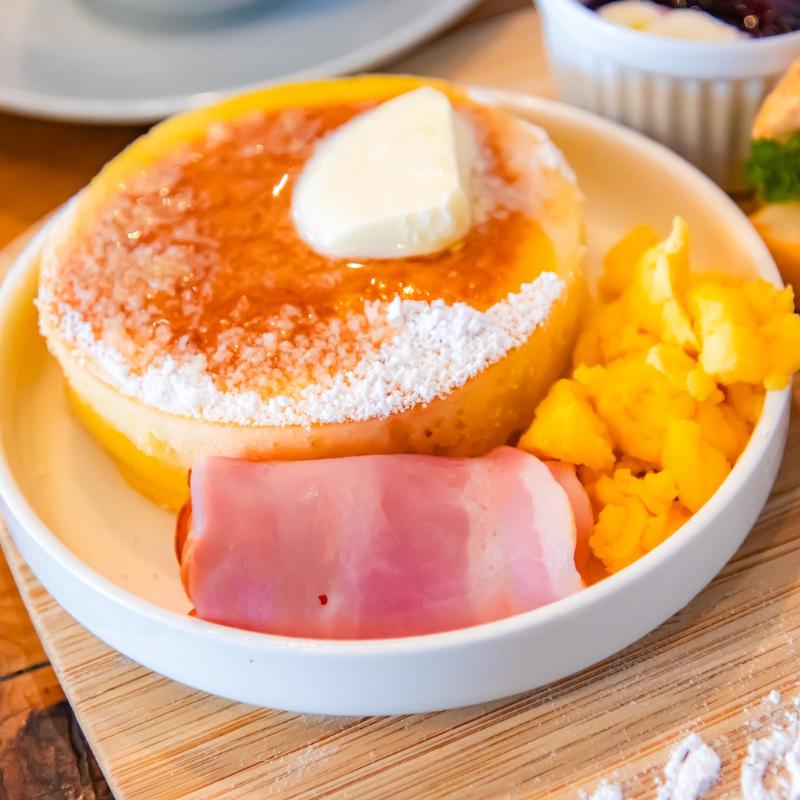 カフェ アクイーユのシャインマスカットのアフタヌーンティーのセイボリー追加1画像