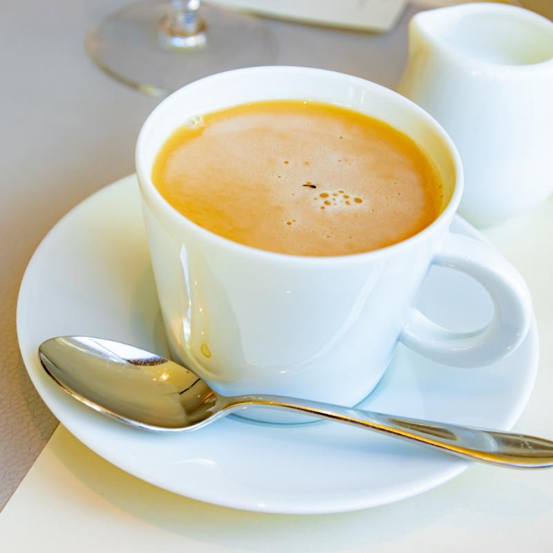 メゾンマルノウチ／フォーシーズンズホテル東京丸の内のフェスティブアフタヌーンティーの飲み物画像