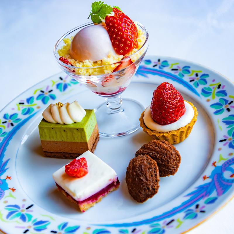 ダイニングルーム フェニックス／ホテルニューグランドのフェニックスアフタヌーンティー ～冬苺～のスイーツ画像