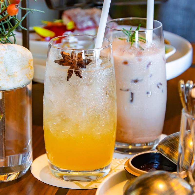 ザ ラウンジ／フォーシーズンズホテル東京大手町のフェスティブアフタヌーンティーの飲み物画像