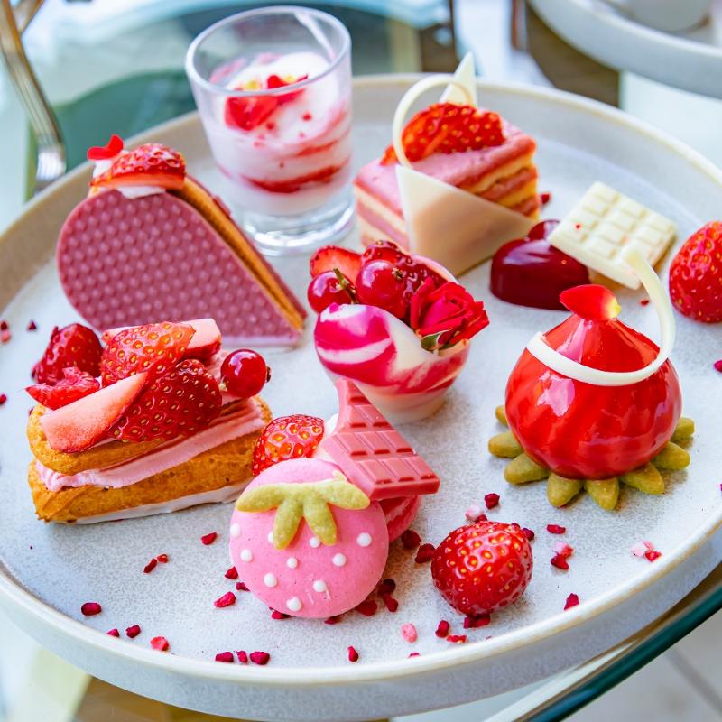 ロビーラウンジ／ザ・プリンスパークタワー東京のPinky White Strawberry Afternoon Teaのスイーツ画像