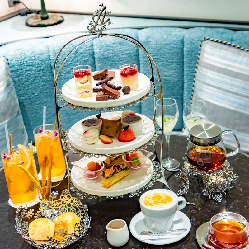 アニヴェルセルカフェ 表参道のValentine & White Day Afternoon Teaのスタンド画像