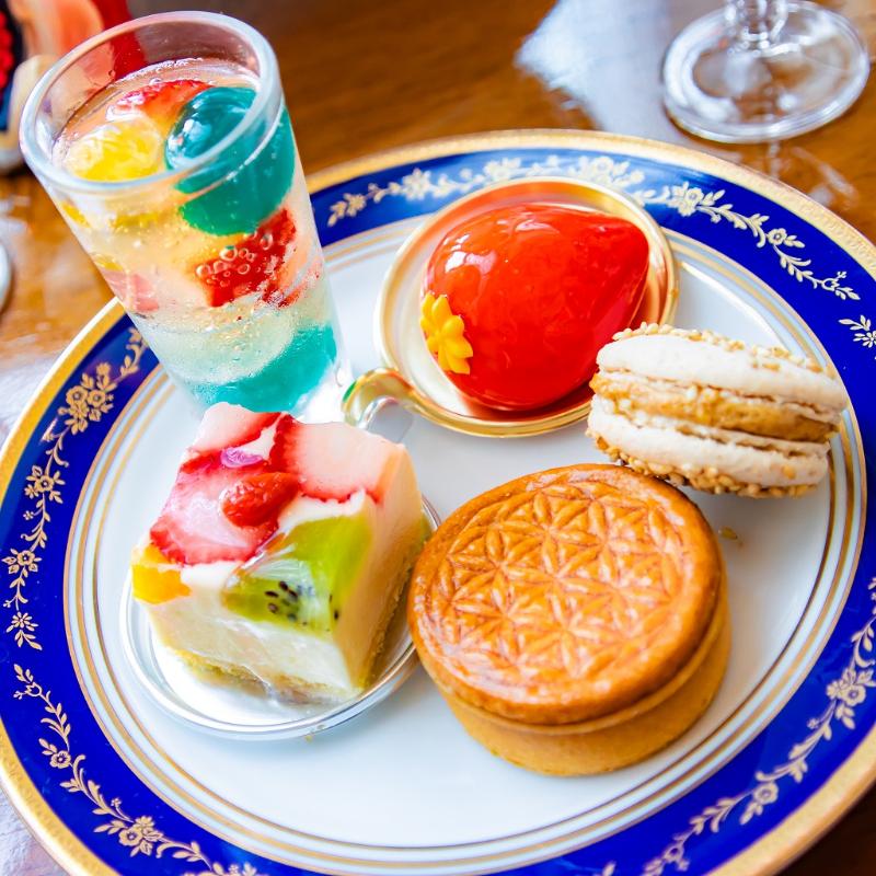 ガーデンラウンジ／リーガロイヤルホテル東京の苺のチャイニーズアフタヌーンティーのスイーツ画像