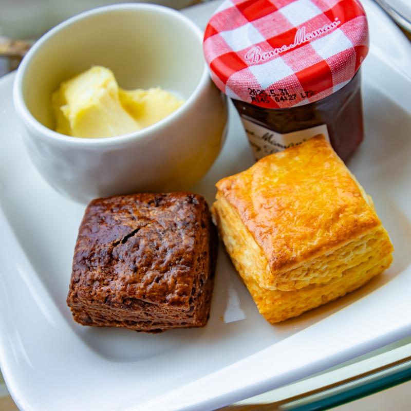 ロビーラウンジ／ザ・プリンスパークタワー東京のStrawberry & Chocolate Afternoon Teaのスコーン画像