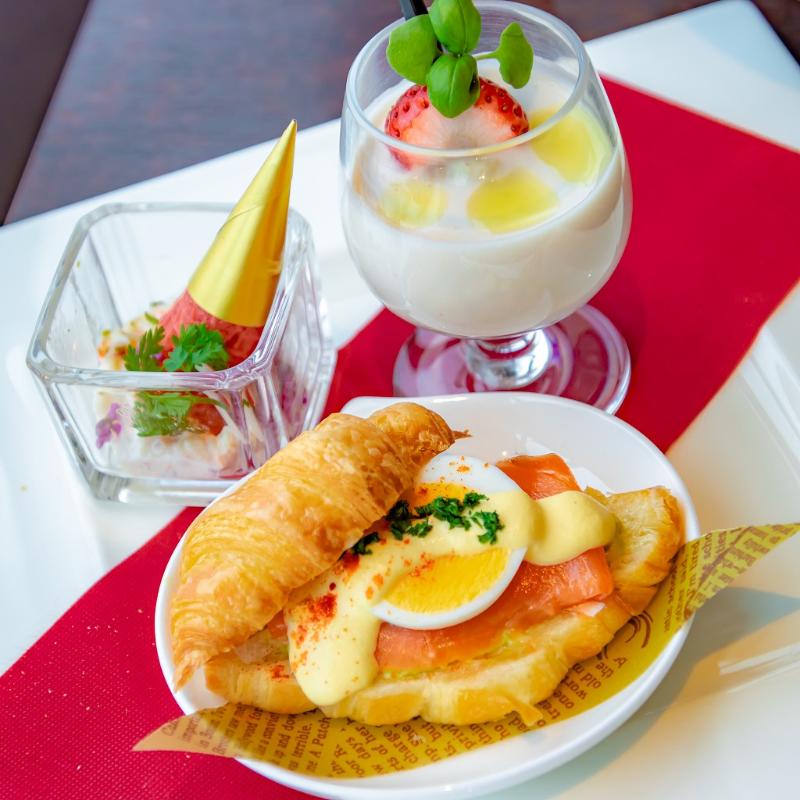 トップ オブ ヨコハマ バーラウンジ／新横浜プリンスホテルのStrawberry＆Bunny Afternoon Teaのスタンドその他プレート1画像
