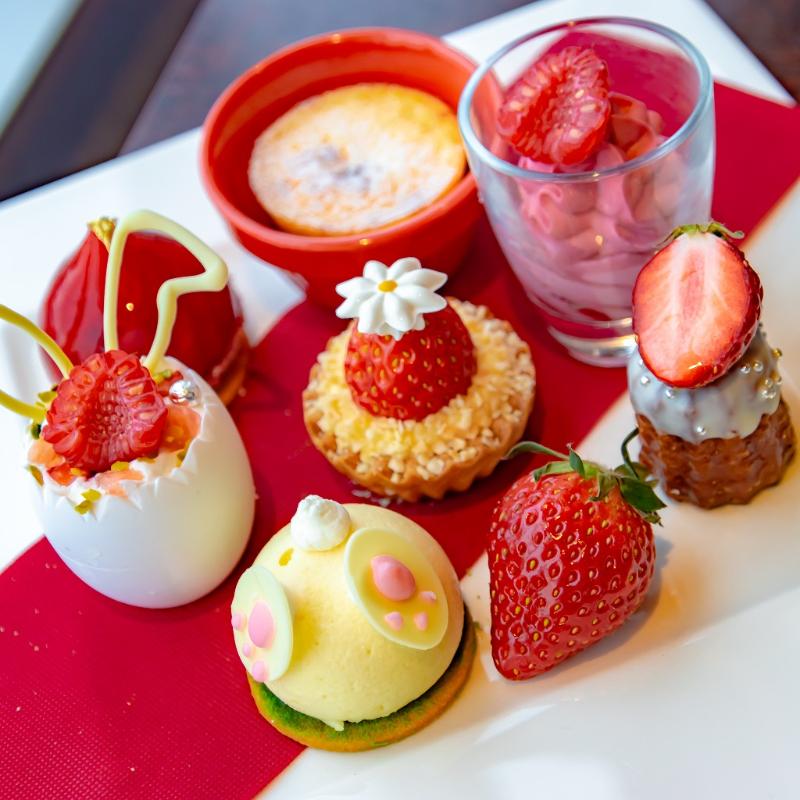 トップ オブ ヨコハマ バーラウンジ／新横浜プリンスホテルのStrawberry＆Bunny Afternoon Teaのスイーツ画像