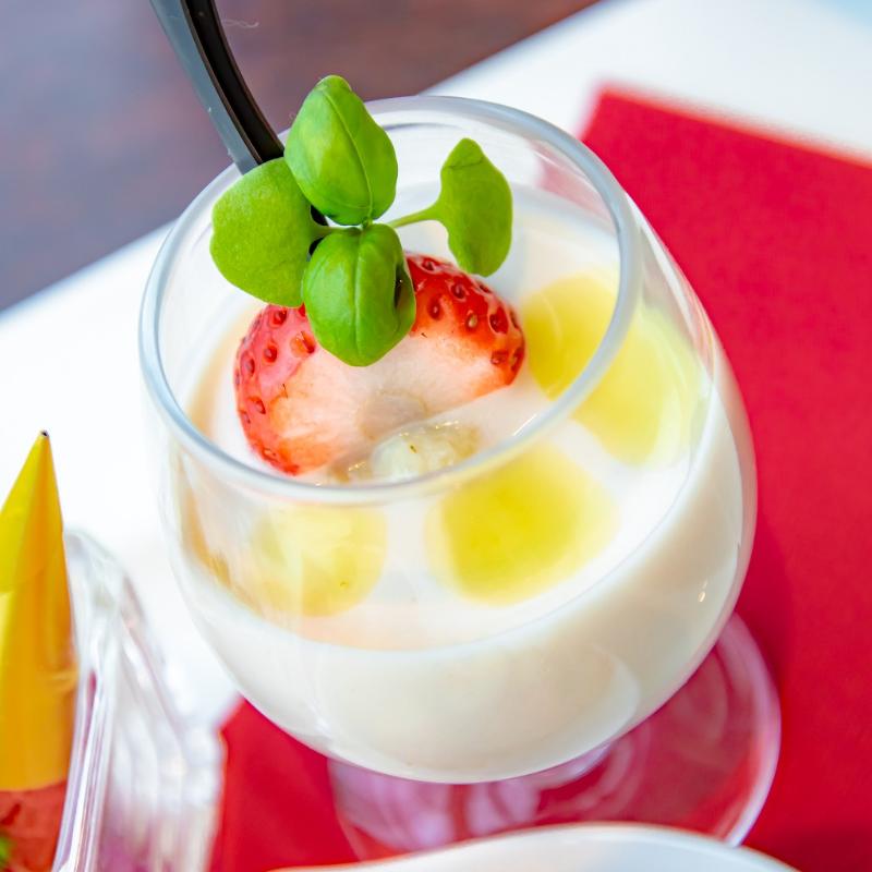 トップ オブ ヨコハマ バーラウンジ／新横浜プリンスホテルのStrawberry＆Bunny Afternoon Teaのセイボリー追加2画像