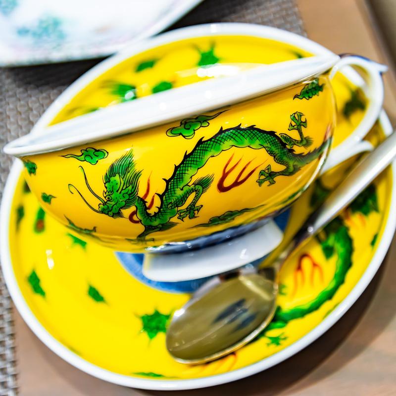 竜鳳凰錦手黄地 紅茶碗皿の画像1
