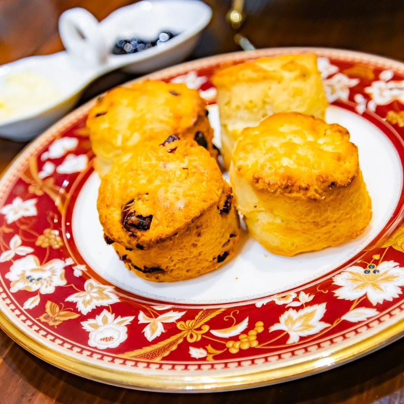 TEAVRILのカジュアルアフタヌーンティーのスコーン画像