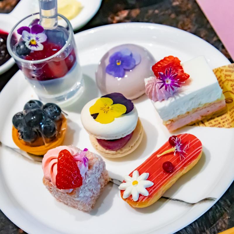 ラウンジ もみじ／グランドプリンスホテル新高輪のFlower Berry Afternoon Teaのスイーツ画像
