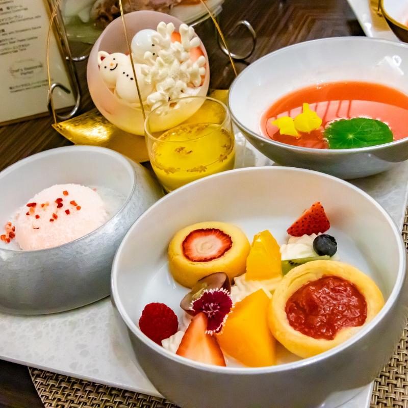 王朝／ヒルトン東京ベイのストロベリーチャイニーズアフタヌーンティーのスイーツ画像