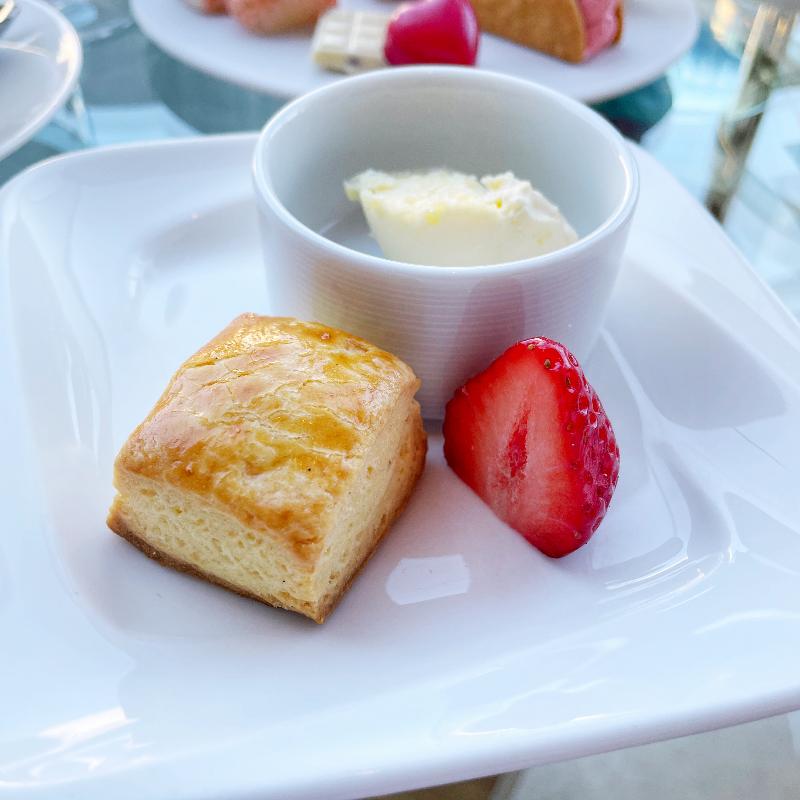 ロビーラウンジ／ザ・プリンス パークタワー東京のPinky Strawberry Afternoon Teaのスコーン画像