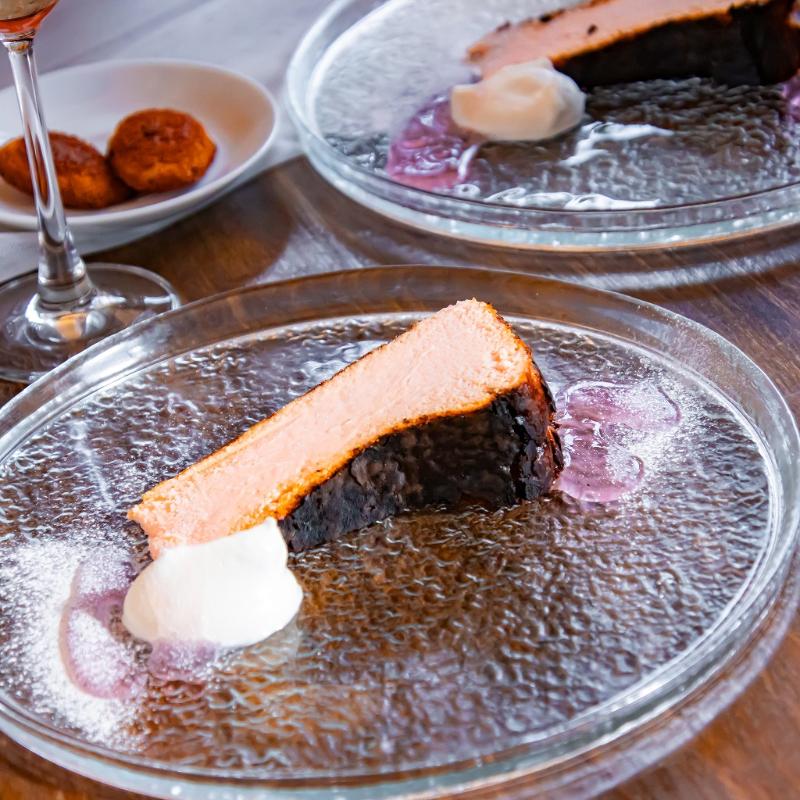 latte all day dinerの桜アフタヌーンティーのスタンド3段目画像