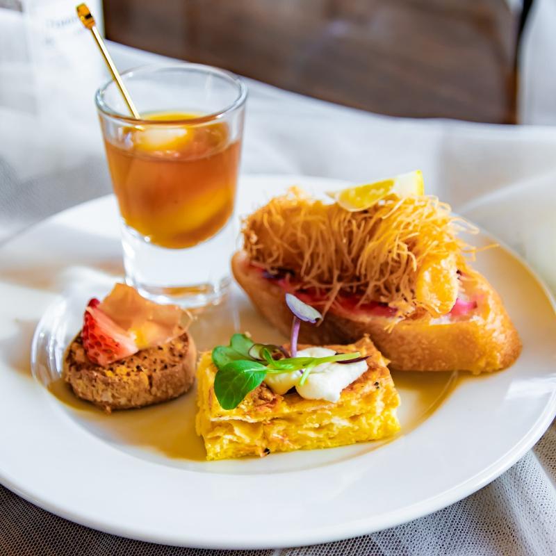 latte all day dinerの桜アフタヌーンティーのセイボリー画像