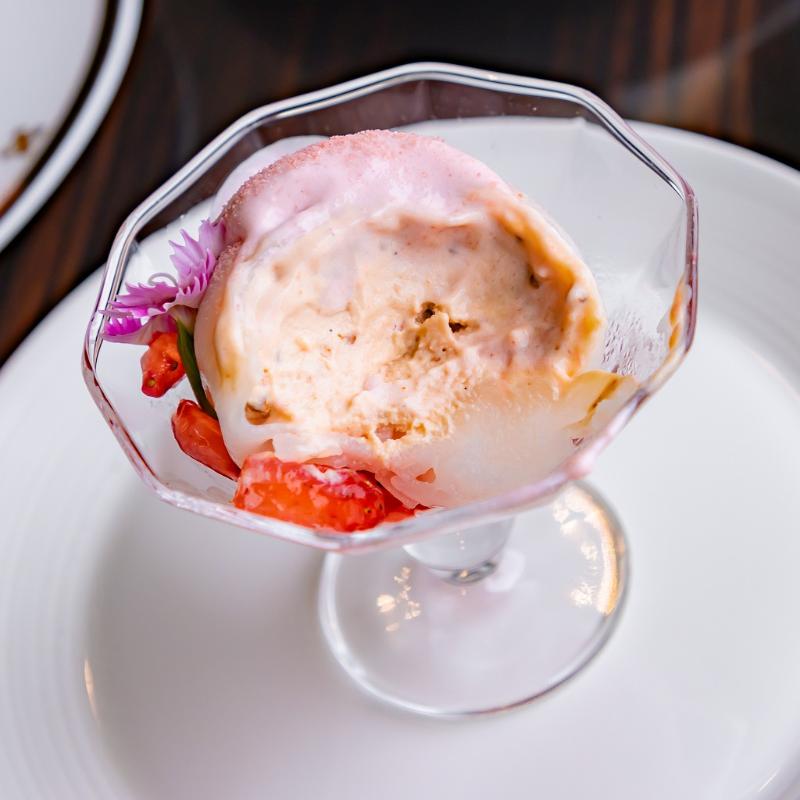 インペリアルラウンジ アクア／帝国ホテルのStrawberry & Flower Garden Afternoon Teaのスイーツ追加2画像