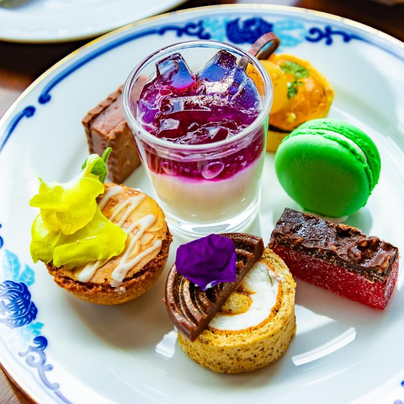 バー シーガーディアンIII そごう横浜店の花と緑のアフタヌーンティーのスイーツ画像