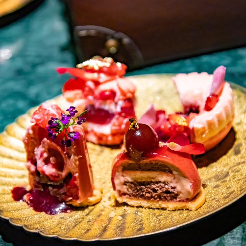 Constellation.のトランク型横浜Rose Week AT collaboration by EDIBLE GARDENのスイーツ追加2画像