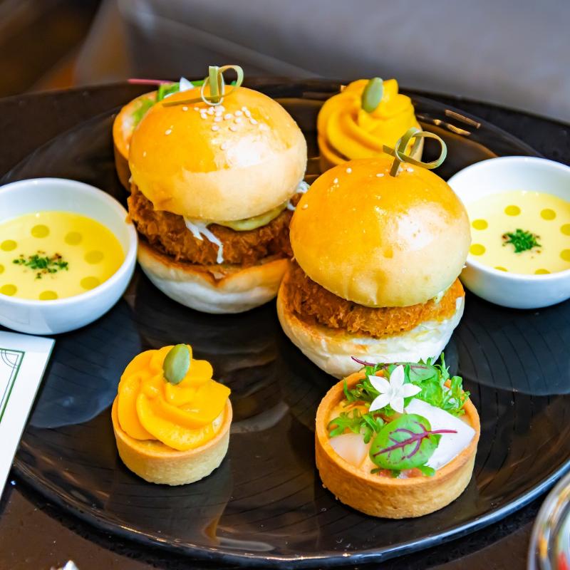 バー＆ラウンジ メロディ／ヒルトン横浜の”ハーモニー”　メロンと抹茶のアフタヌーンティー ～初夏の奏～のスタンド2段目画像