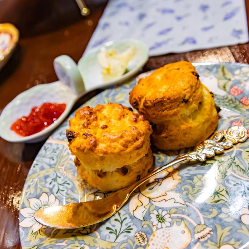 TEAVRILのカジュアルアフタヌーンティーのスコーン画像