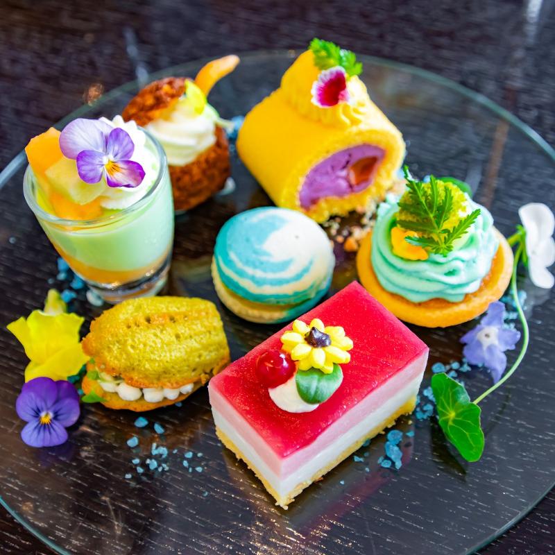 アートカラーズダイニング／パークホテル東京のサマーリゾート アフタヌーンティーのスイーツ画像