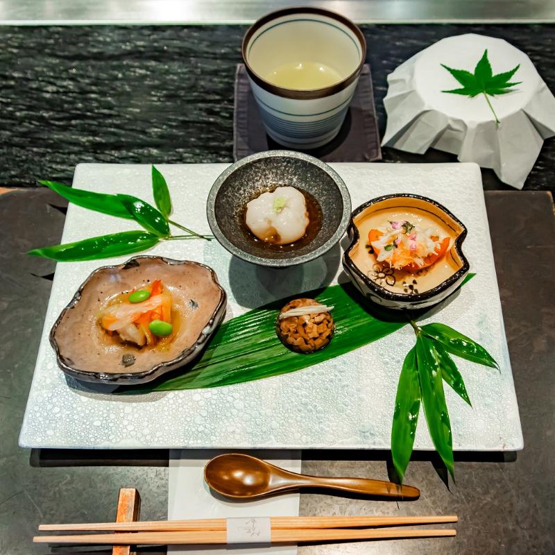 ひのきざか／ザ・リッツ・カールトン東京の鉄板焼きアフタヌーンティー 茶園～初夏～のスタンド1段目画像
