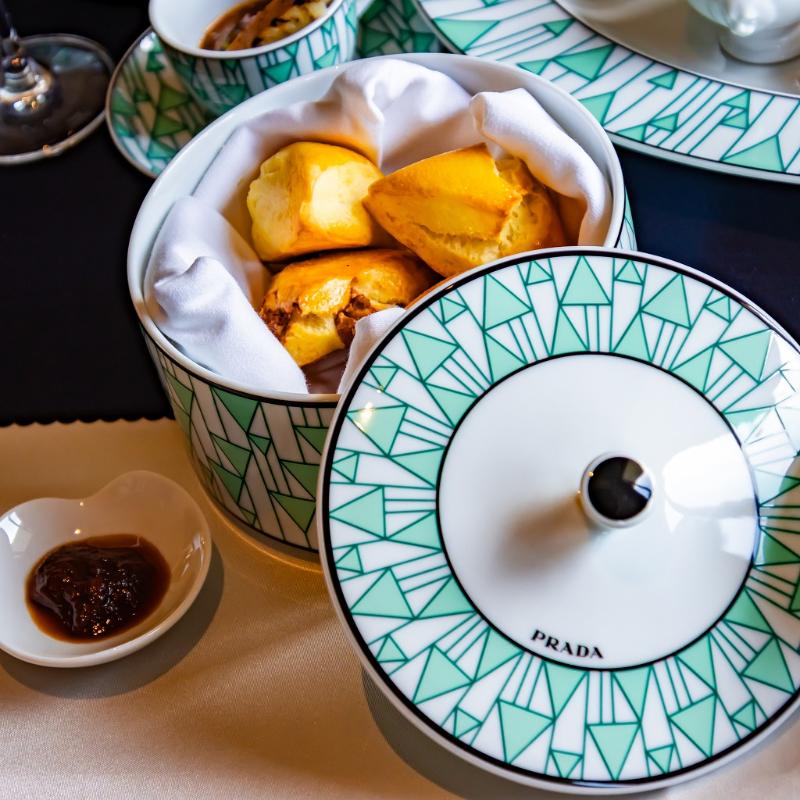 リストランテ オッツィオ／東京ベイコート倶楽部 ホテル＆スパリゾートのPRADA Afternoon Tea at OZIOのスコーン画像