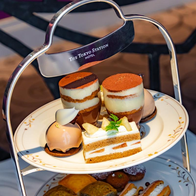 バー＆カフェ カメリア／東京ステーションホテルのアールグレイ マルノウチジカンのスタンド1段目画像