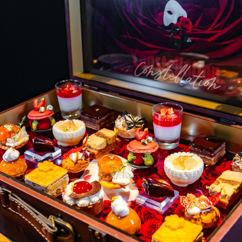 Constellation.のトランク型 Constellation. Afternoon Tea "Invitation du Fantôme – 薔薇と仮面の午後 –のスタンド1段目画像