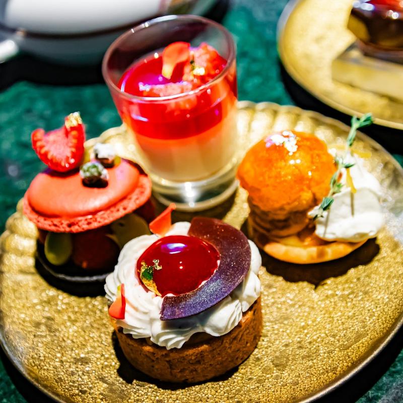 Constellation.のトランク型 Constellation. Afternoon Tea "Invitation du Fantôme – 薔薇と仮面の午後 –のスイーツ追加1画像