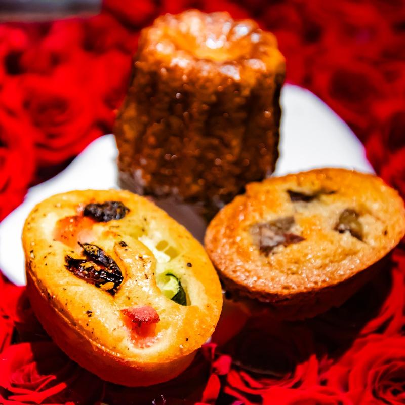 Constellation.のトランク型 Constellation. Afternoon Tea "Invitation du Fantôme – 薔薇と仮面の午後 –のスコーン画像