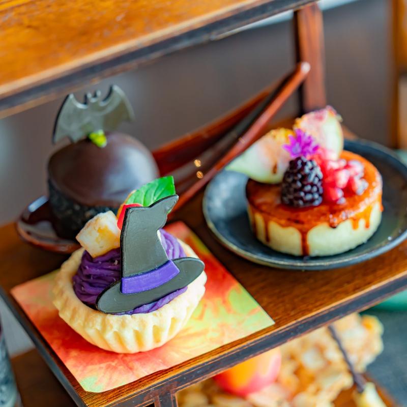 チャイナシャドー／ストリングスホテル東京インターコンチネンタルの美巡アフタヌーンティー ～魔女のスイーツマジック～のスタンド1段目画像
