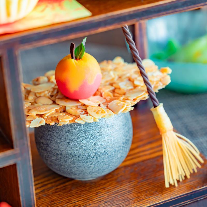 チャイナシャドー／ストリングスホテル東京インターコンチネンタルの美巡アフタヌーンティー ～魔女のスイーツマジック～のスタンド3段目画像